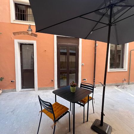 Вілла Domus Catania Centro Екстер'єр фото